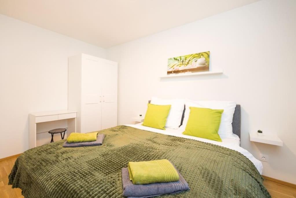 Premium City Apartment With Balcony! Free Garage Parking Included! เวียนนา ภายนอก รูปภาพ