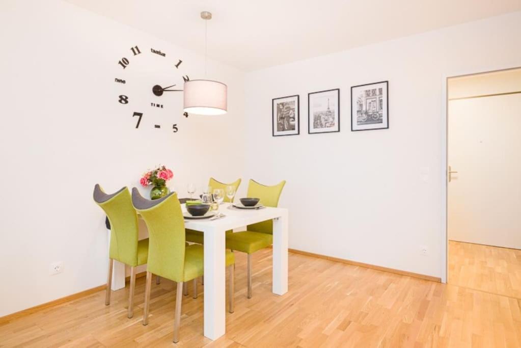 Premium City Apartment With Balcony! Free Garage Parking Included! เวียนนา ภายนอก รูปภาพ