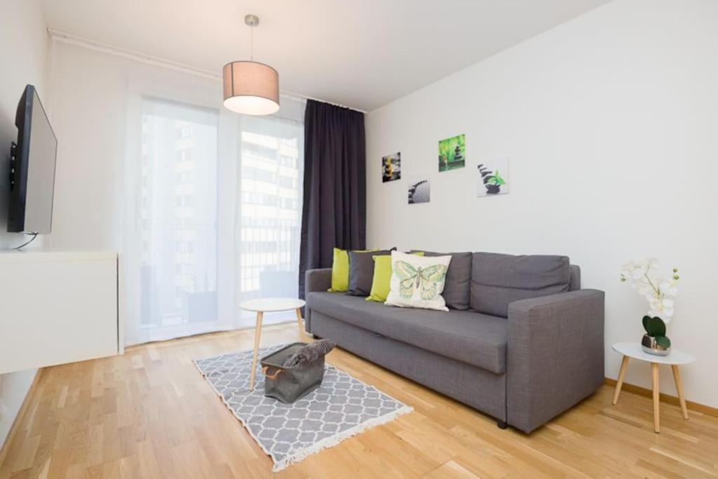 Premium City Apartment With Balcony! Free Garage Parking Included! เวียนนา ภายนอก รูปภาพ
